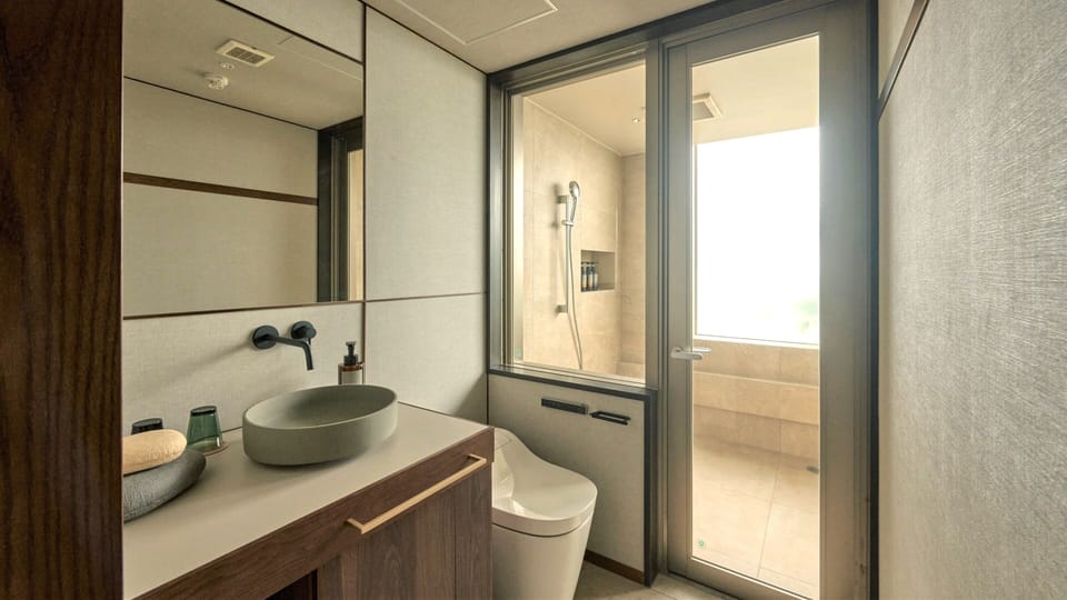 Luxury Twin Room, Balcony, Mountain View | Bathroom | Combined shower/tub, spring water tub, free toiletries, hair dryer