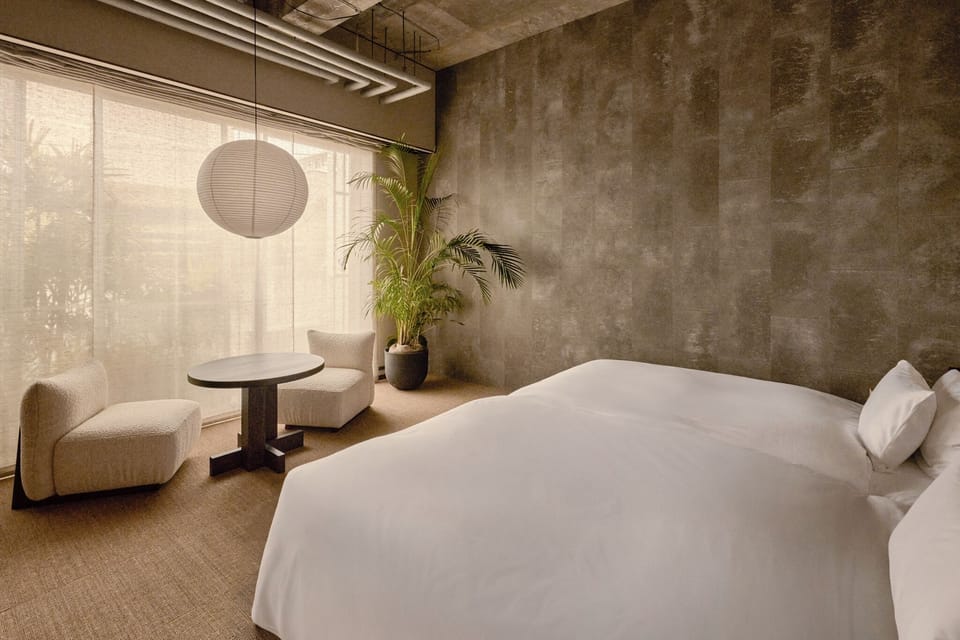 Deluxe Twin Room, Non Smoking, Private Bathroom | Living area