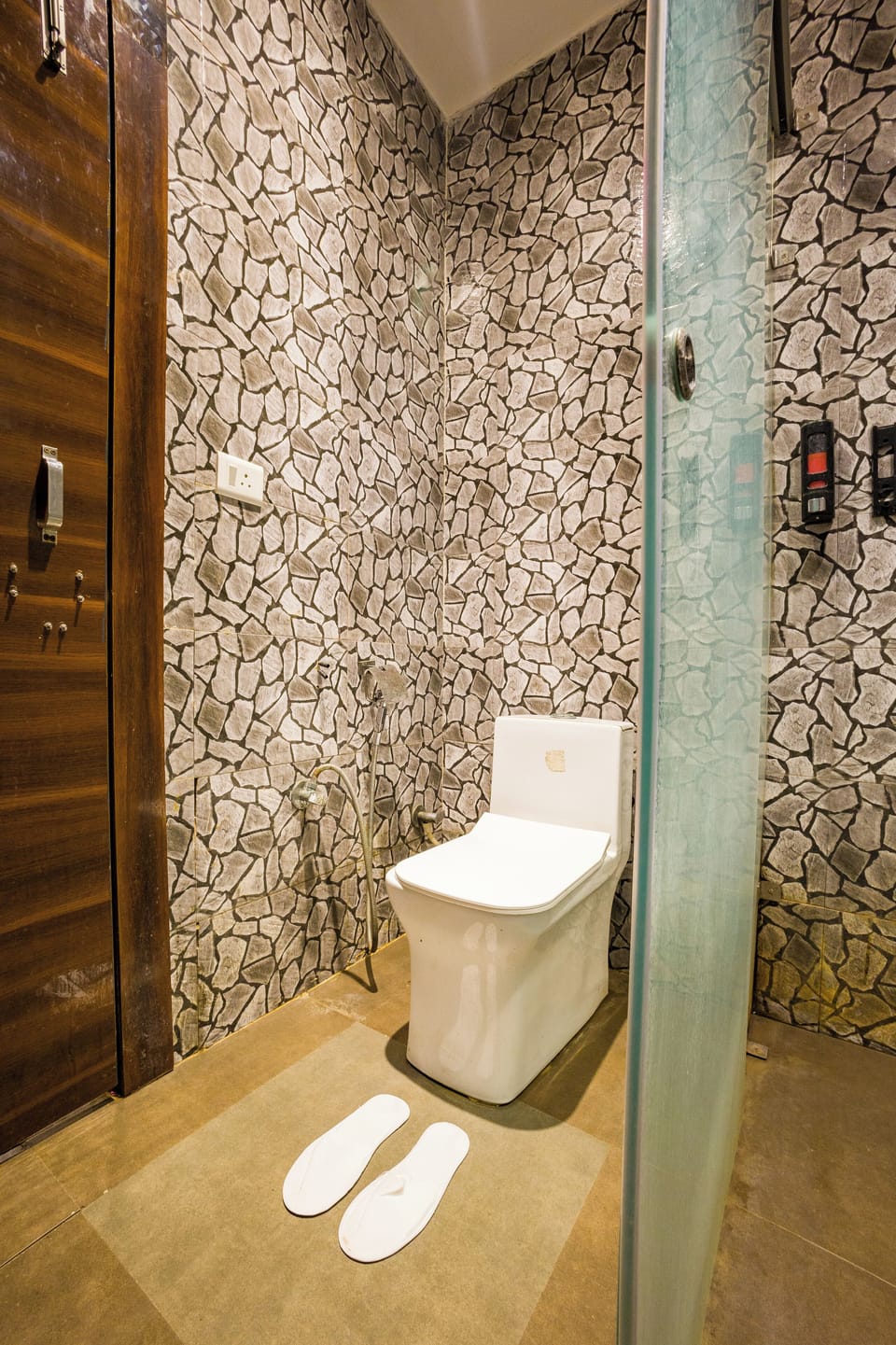 Superior Villa, Garden View | Bathroom | Shower, free toiletries, towels, soap