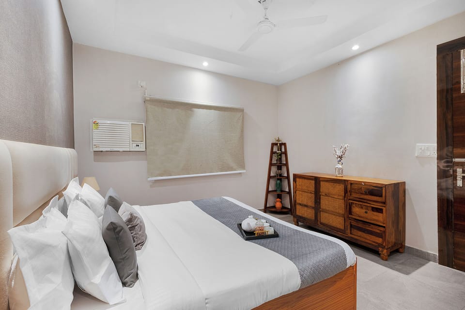 Superior Villa, Garden View | Desk, laptop workspace, free WiFi