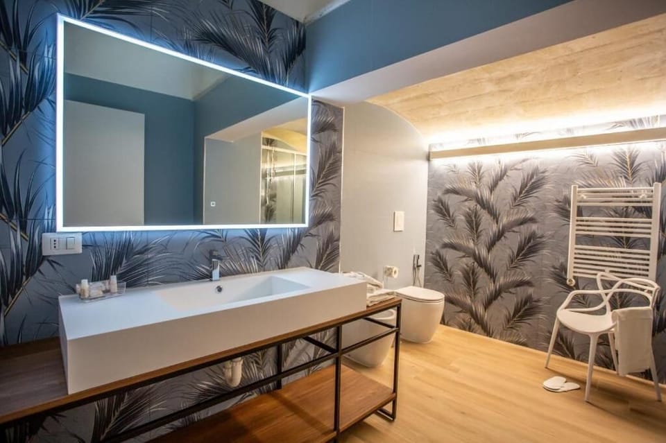 Classic Double Room, Courtyard View | Bathroom | Slippers, bidet