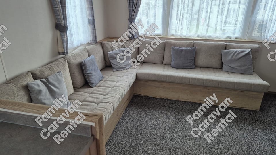 Mobile Home, 2 Bedrooms | Living area