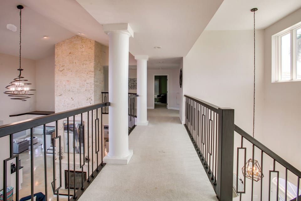 House (6 Bedrooms) | Interior