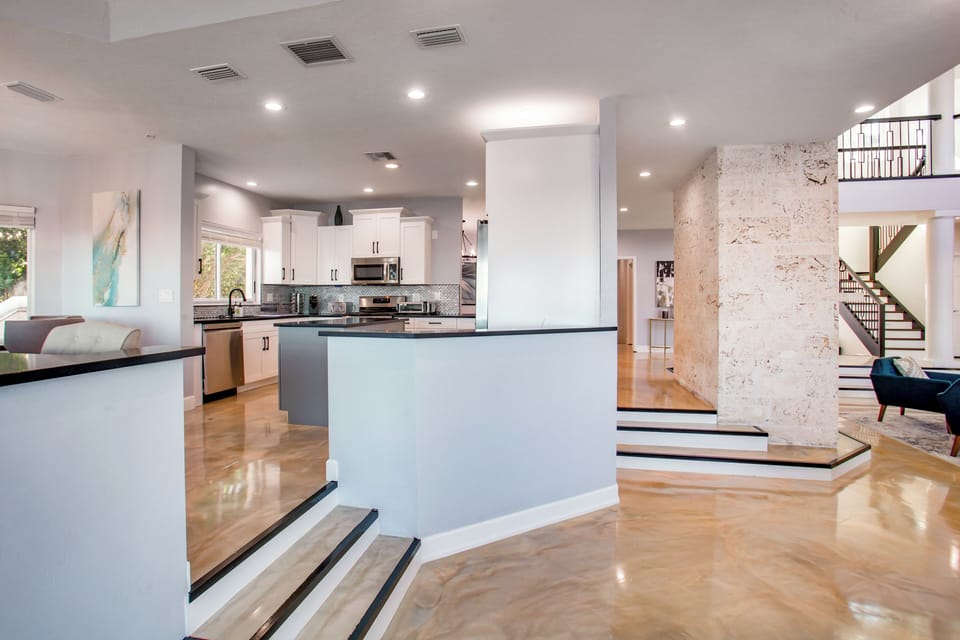 House (6 Bedrooms) | Interior
