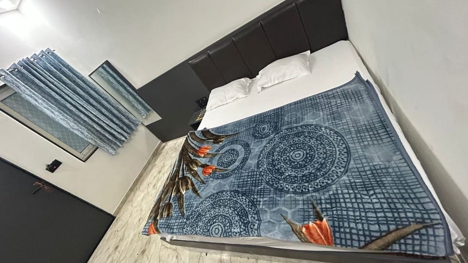 Double Room, Air conditioning | Desk, laptop workspace, rollaway beds (surcharge), WiFi (free)