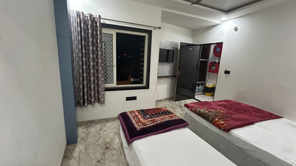 Family Room, Air conditioning | Desk, laptop workspace, rollaway beds (surcharge), WiFi (free)