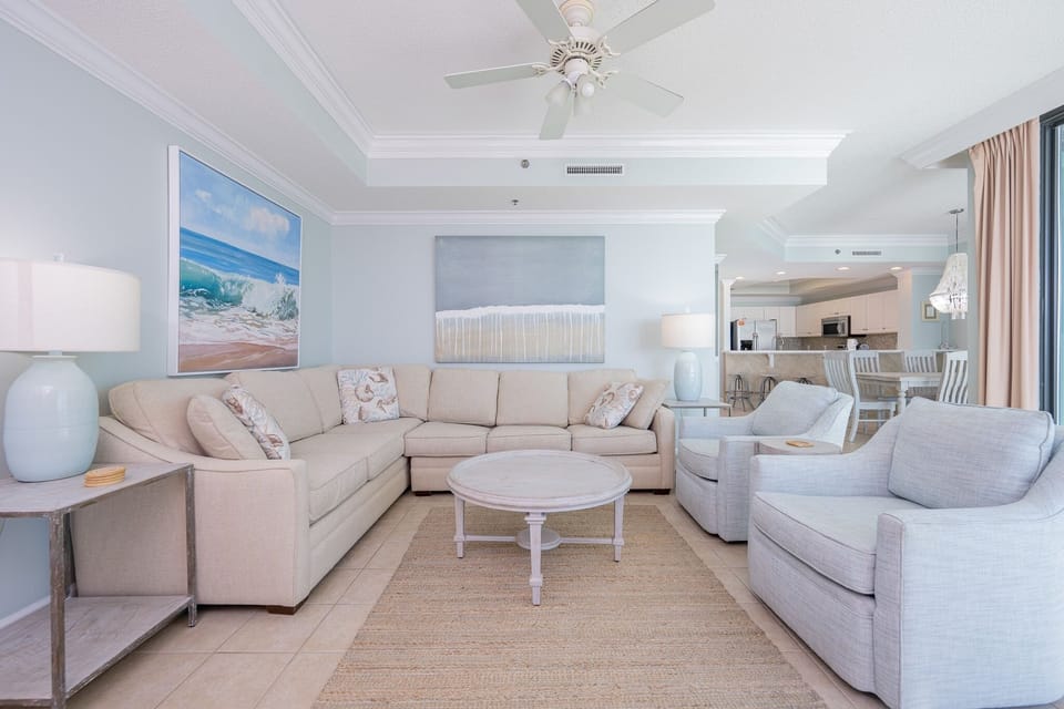 Condo, 2 Bedrooms | Living area