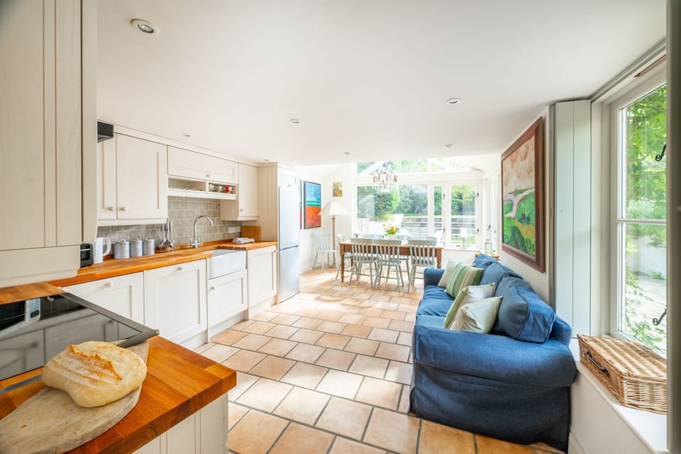 Ground floor: Quality furnishings throughout