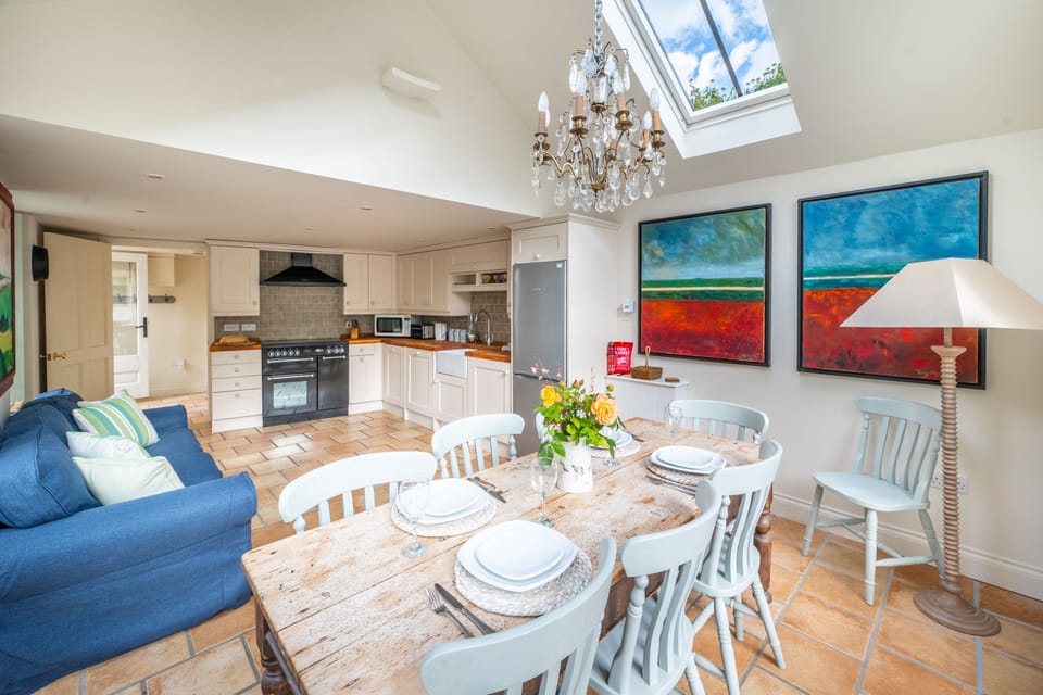 Ground floor: Spacious bright rooms
