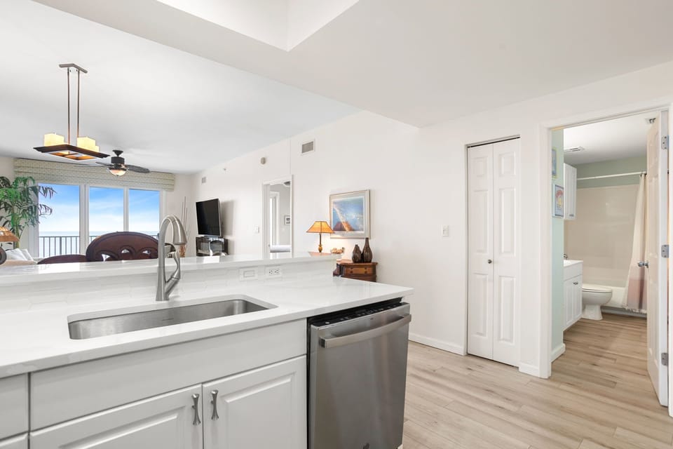 Windemere 803 - Kitchen Area