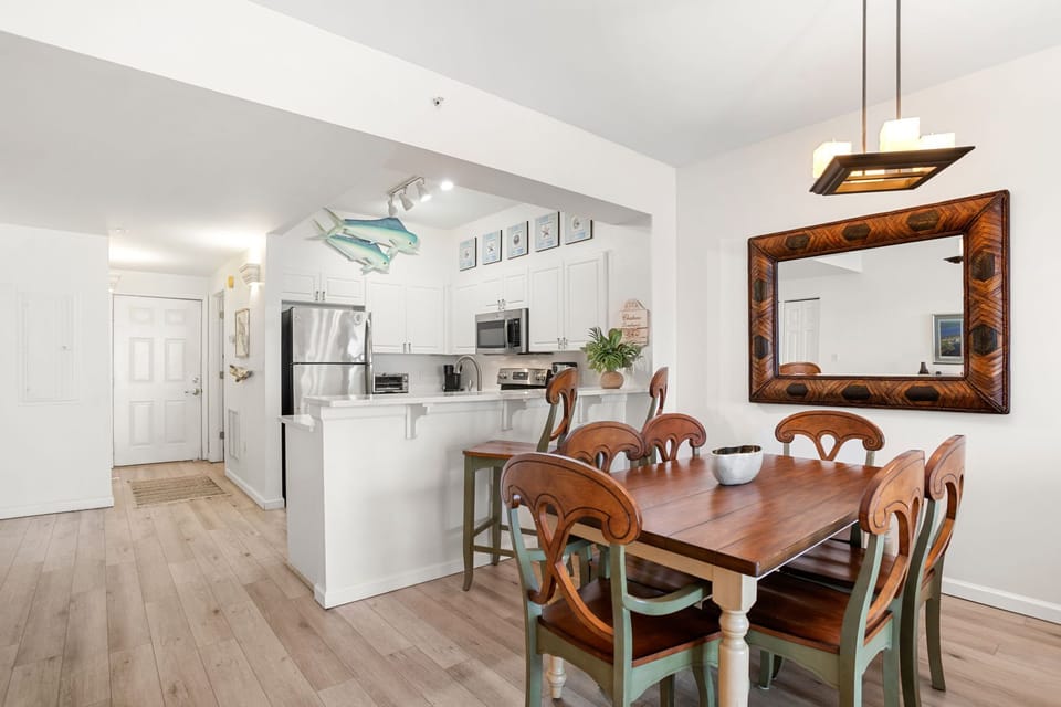 Windemere 803 - Dining Area & Kitchen