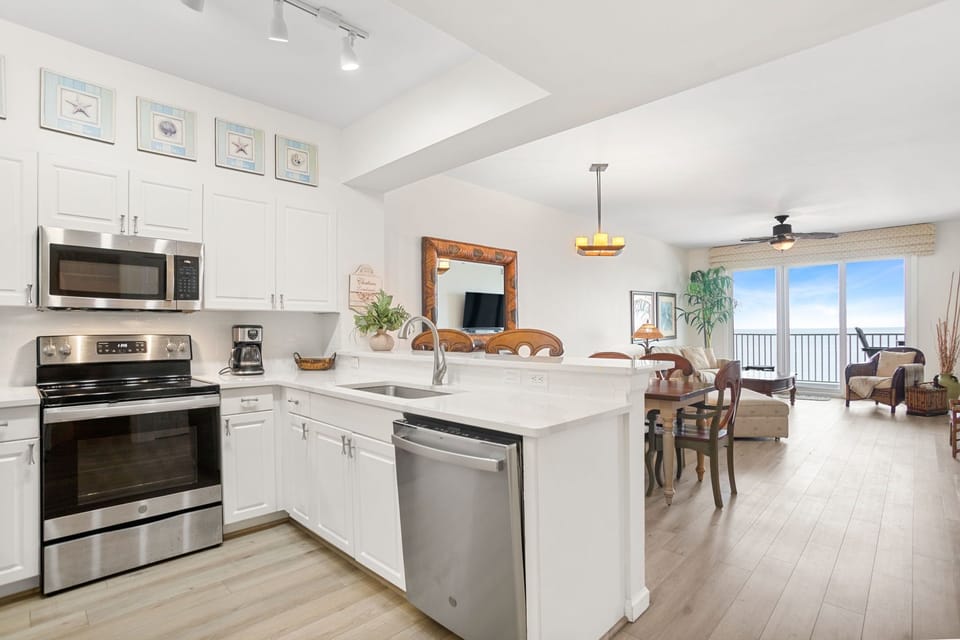 Windemere 803 - Kitchen  Area & Dining Area