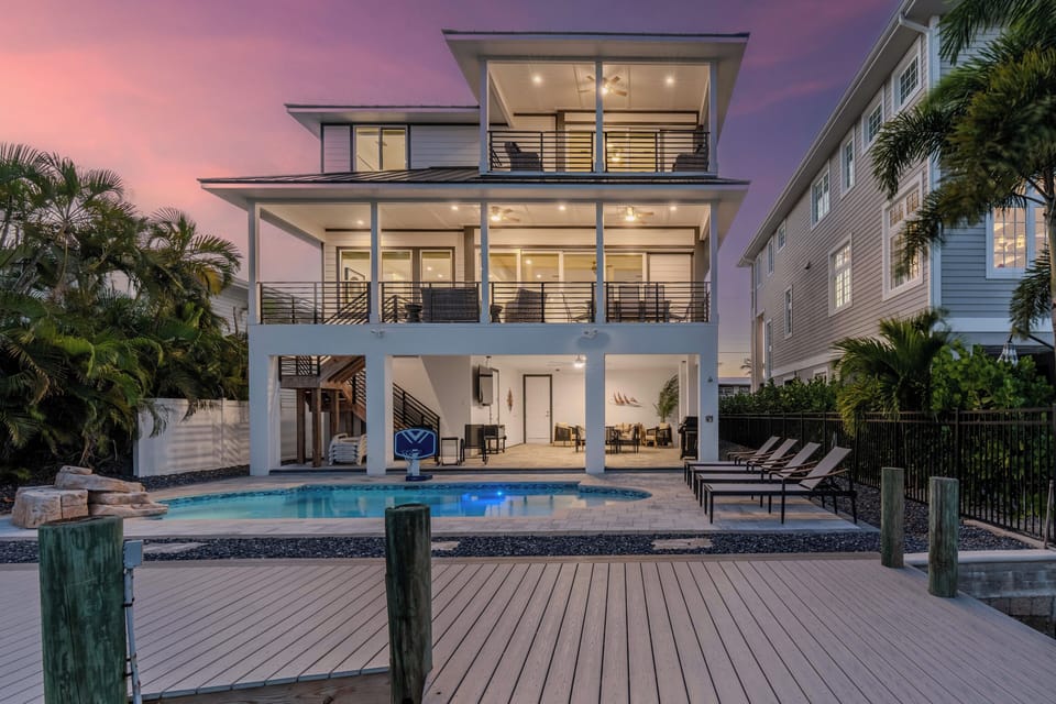Fort Myers Beach Paradise Awaits!