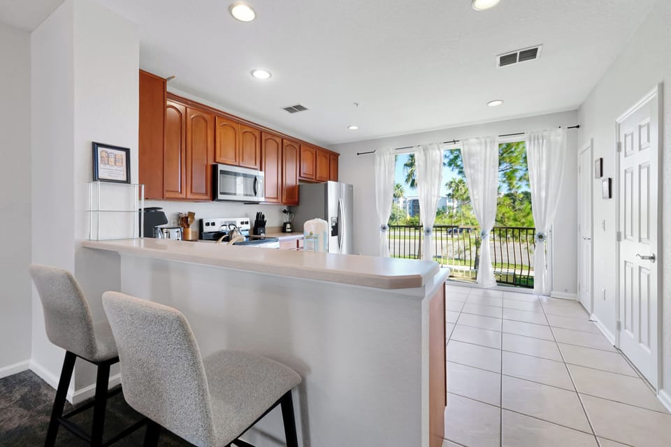 Kitchen/Breakfast Bar