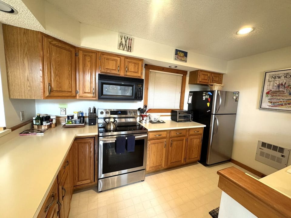 Fully equipped kitchen with SS appliances