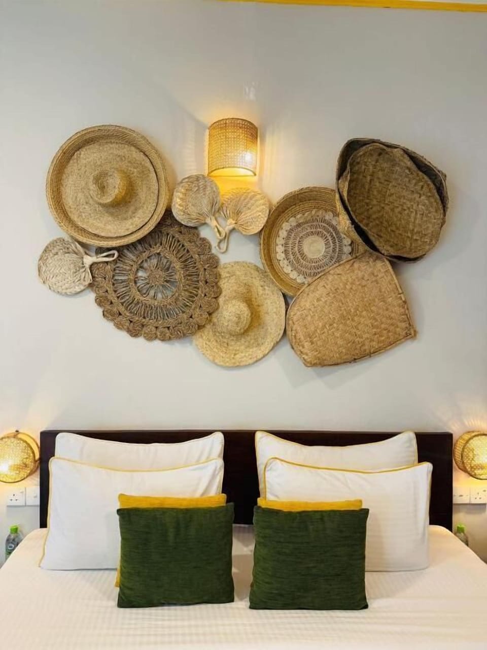 Deluxe Double Room, 1 King Bed | Individually decorated, individually furnished, bed sheets