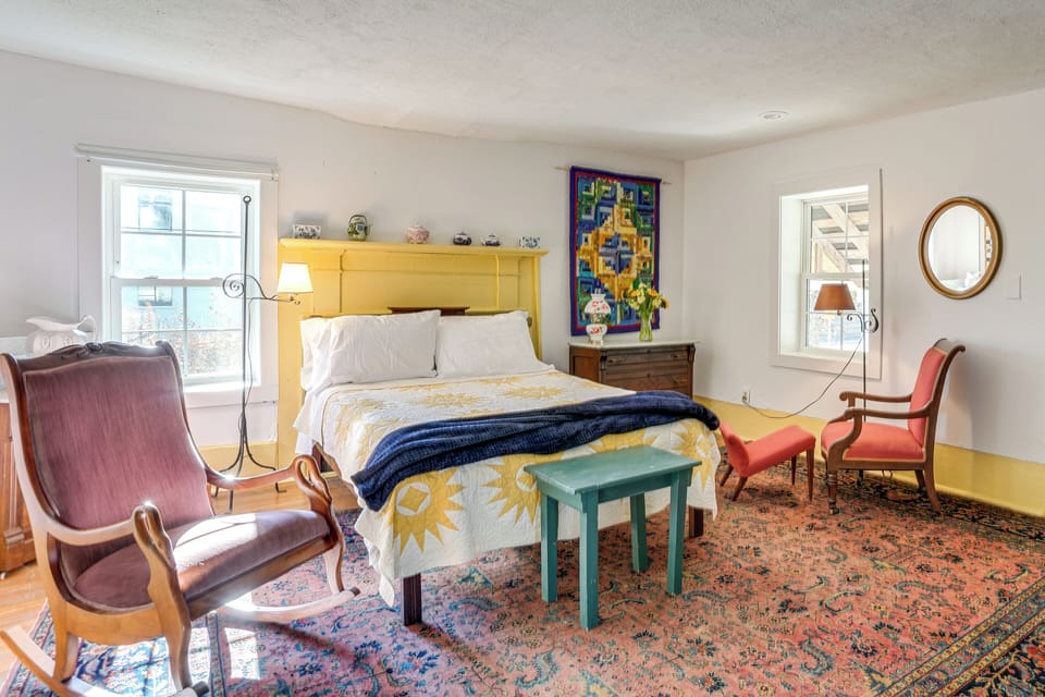 Bedroom 1 | Queen Bed | Linens