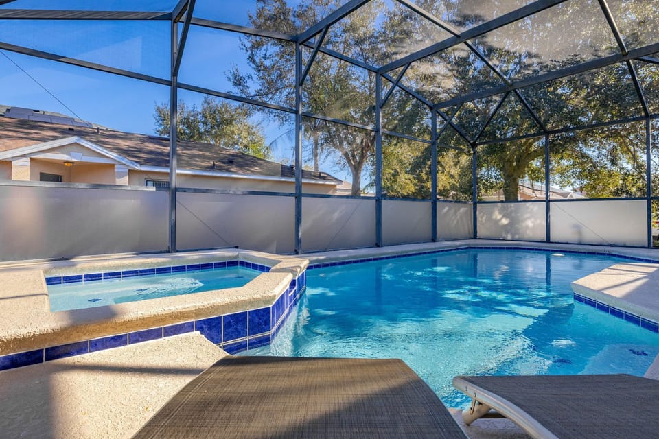 Pool deck with privacy screens