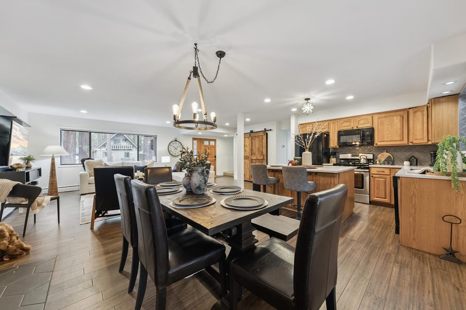 Spacious open-concept kitchen and dining area for gatherings