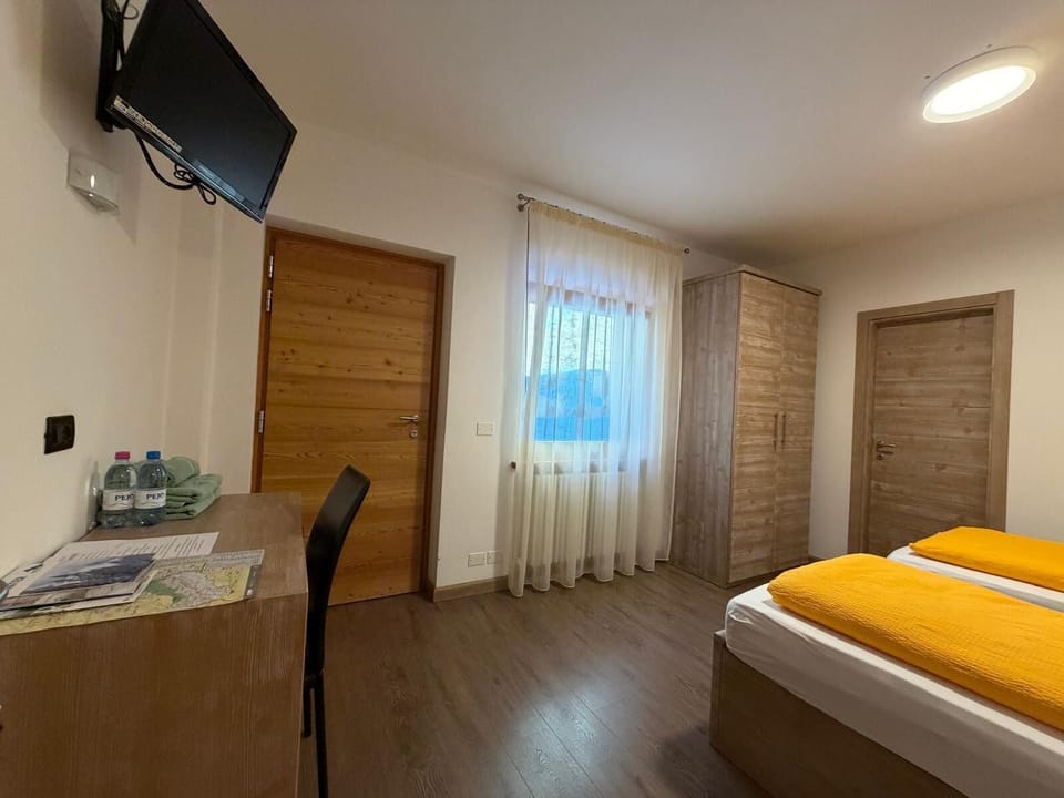Classic Double or Twin Room | Desk, free WiFi