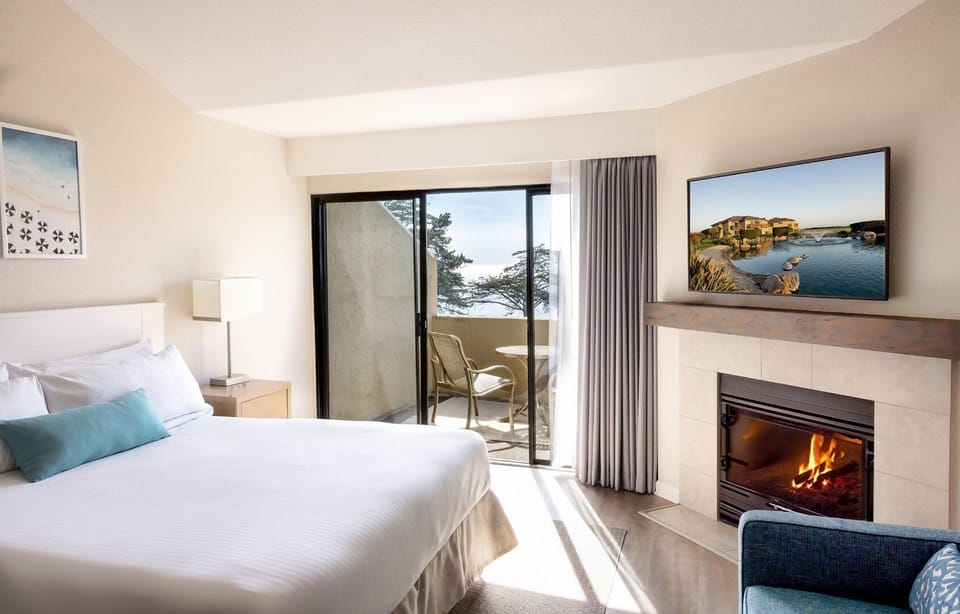 Wakeup to a breathtakingview from your king-sized bed- comfort meets magic!