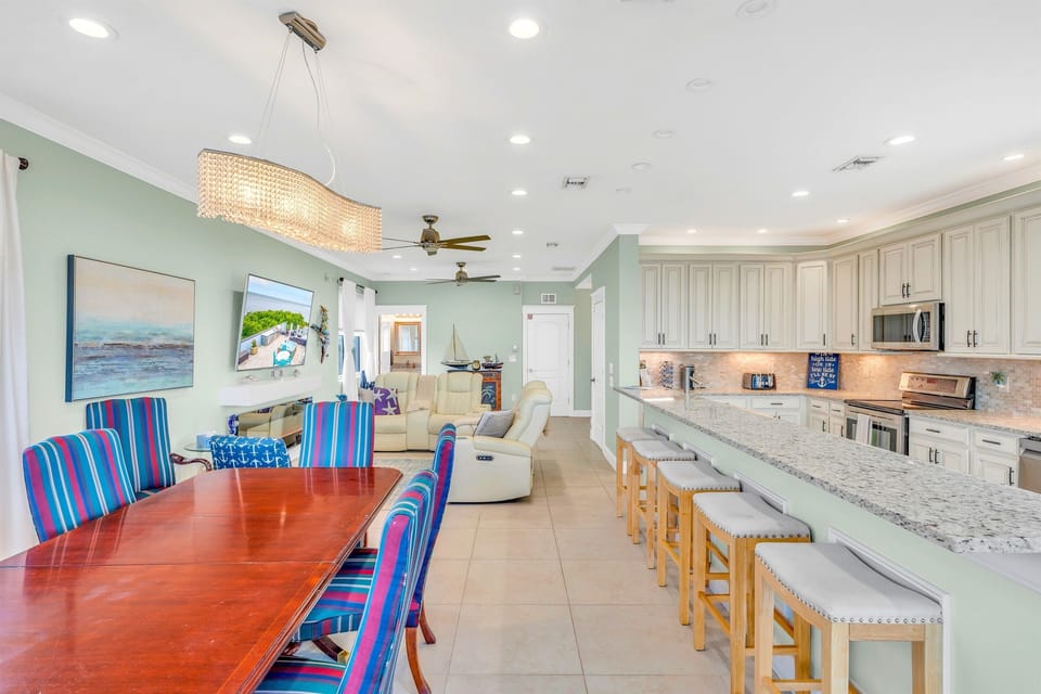 Plenty of seating for everyone to enjoy a dinner together.