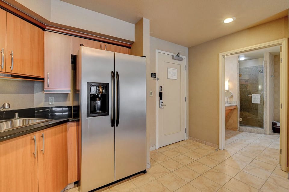 Suite | Interior