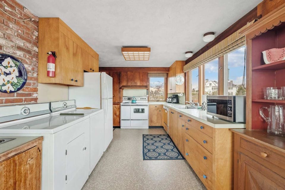 Kitchen - West.