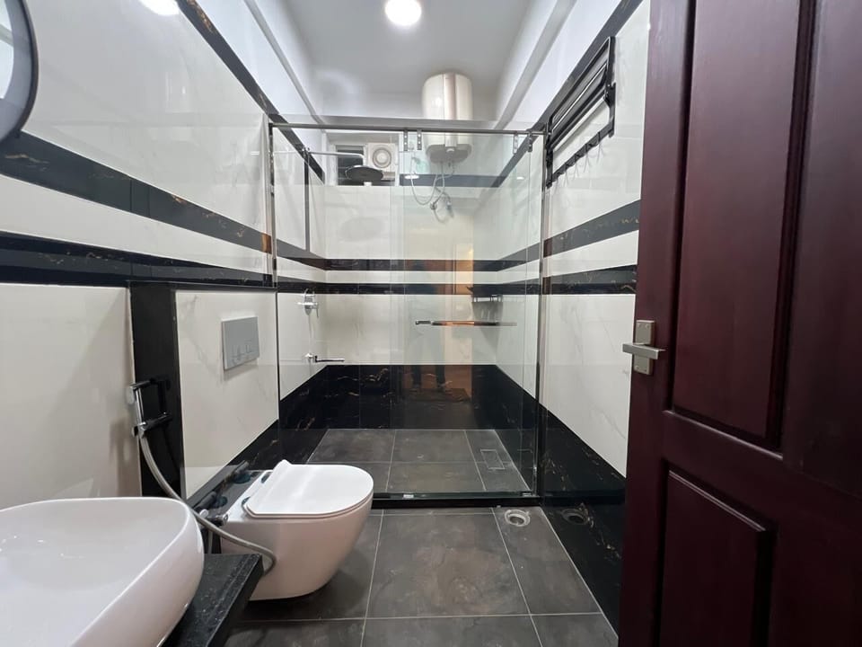 Superior Double Room, Balcony, City View | Bathroom shower