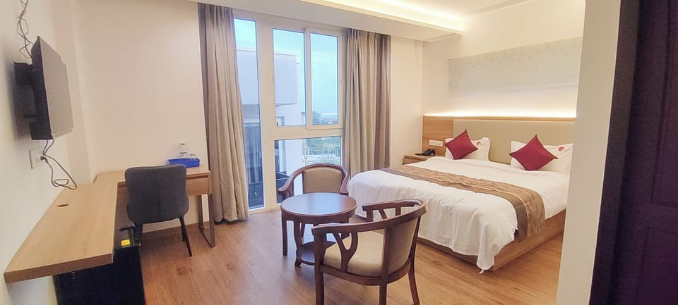 Superior Double Room, Balcony, City View | Room amenity