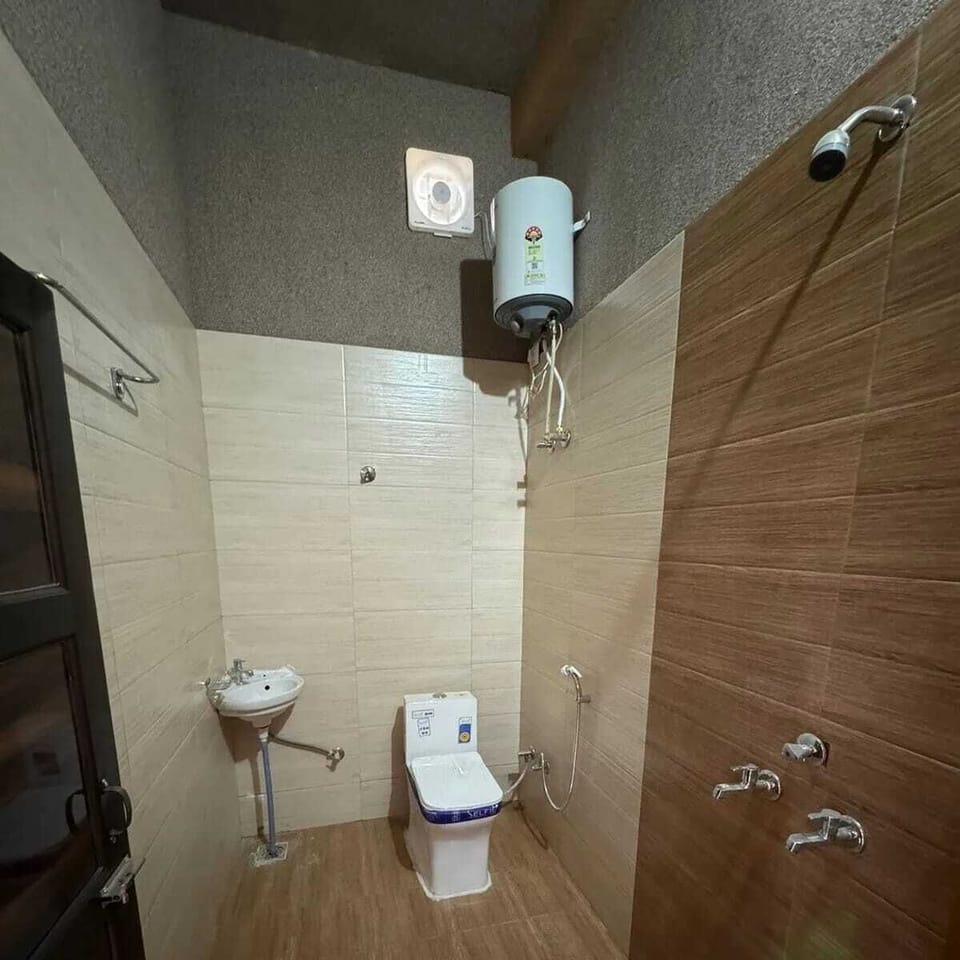 Shower, towels, soap, shampoo