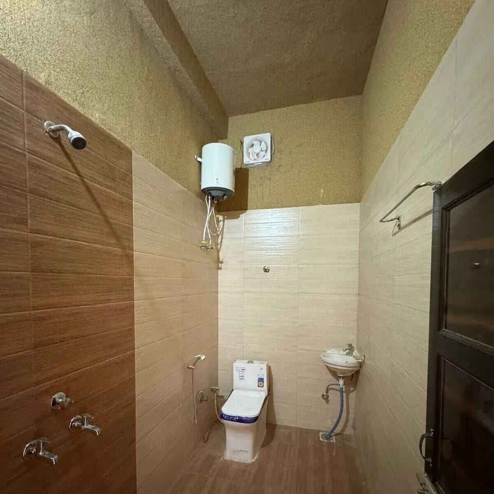 Shower, towels, soap, shampoo