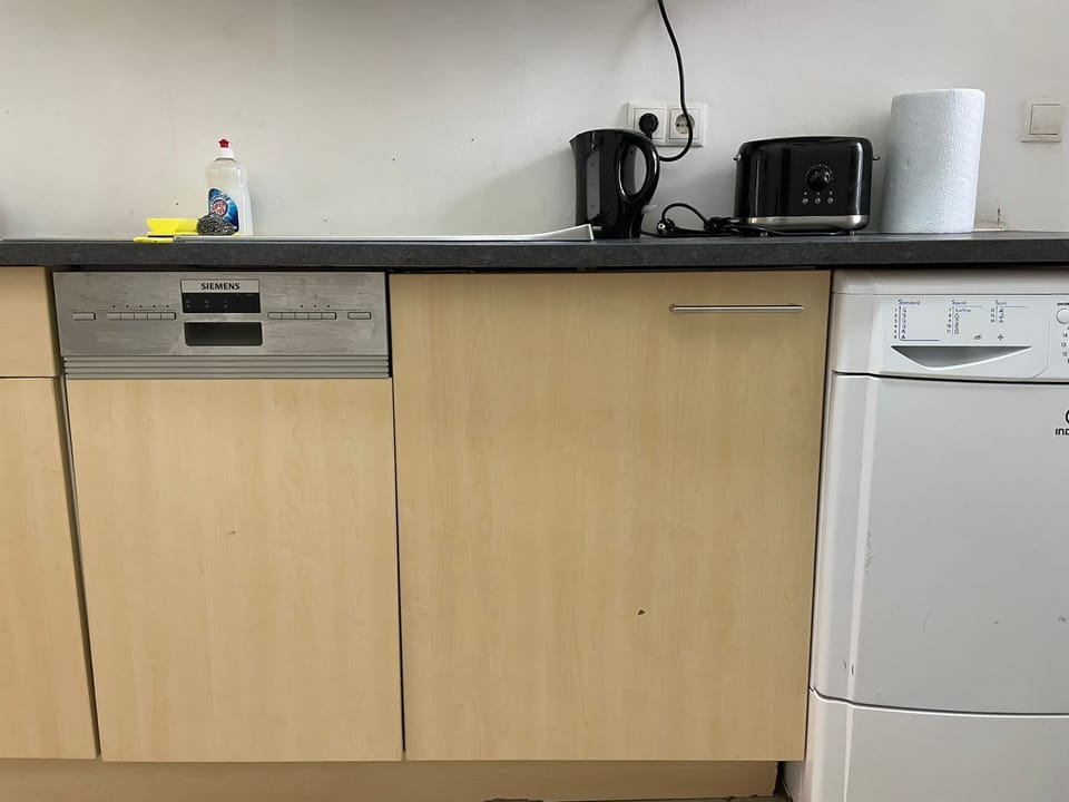 Basic Studio | Private kitchen | Microwave, oven, stovetop, dishwasher