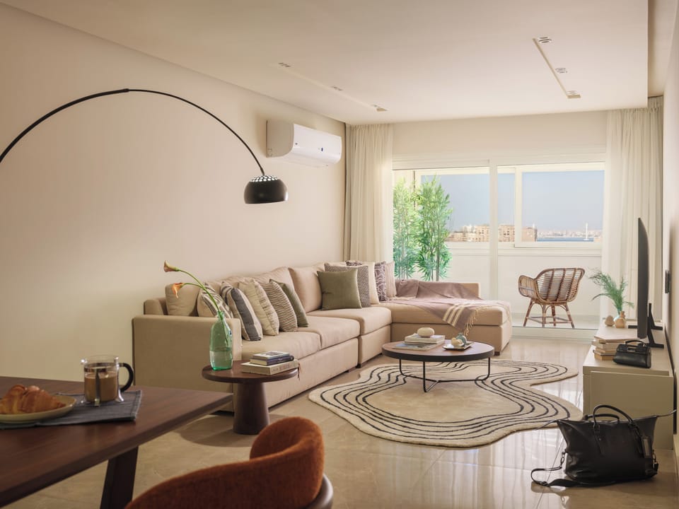 Luxury Apartment, 3 Bedrooms, Balcony, City View | Living area