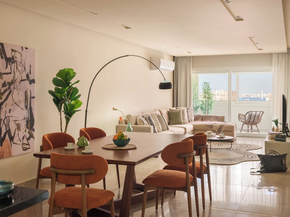Luxury Apartment, 3 Bedrooms, Balcony, City View | Living area