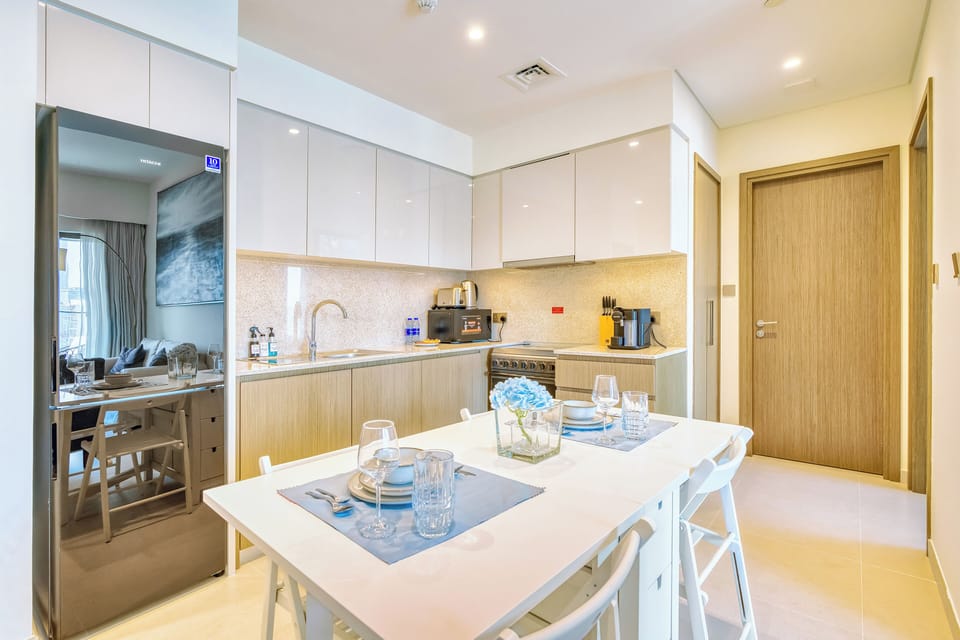 Premium Apartment, City View | Private kitchen | Full-size fridge, microwave, oven, stovetop