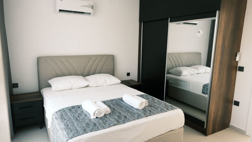 Classic Double Room, Garden View | Iron/ironing board (on request), WiFi (free)