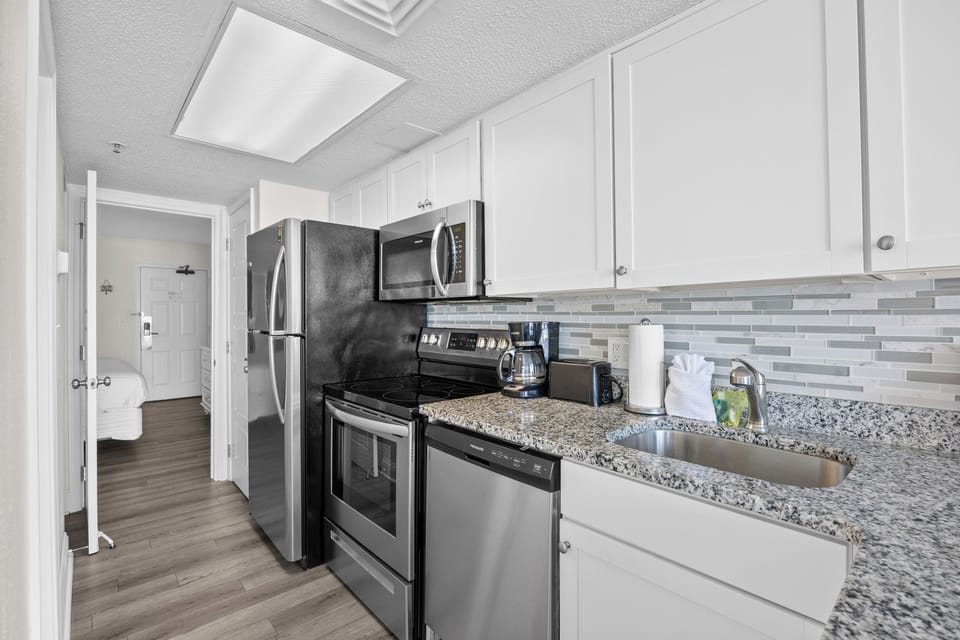 Kitchen has everything you need to prepare meals.