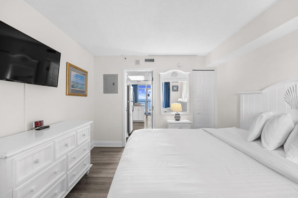 King Bed and view to balcony 
