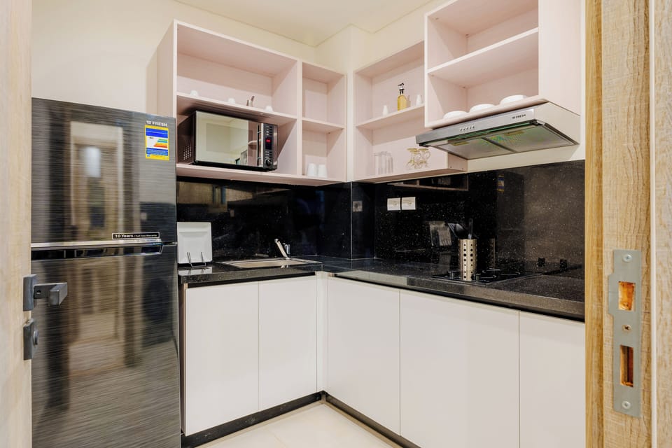 Apartment, Balcony, City View | Private kitchen | Fridge, microwave, stovetop, coffee/tea maker