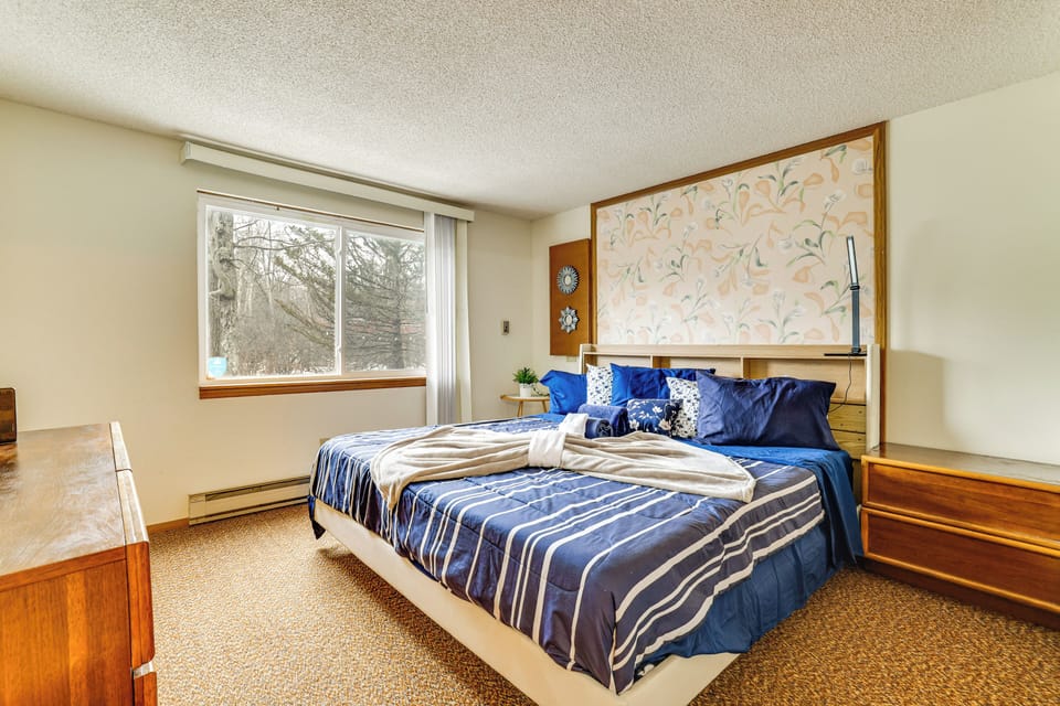 Ski, Swim & Hike! Family Home in Tobyhanna Cottage in Coolbaugh Township