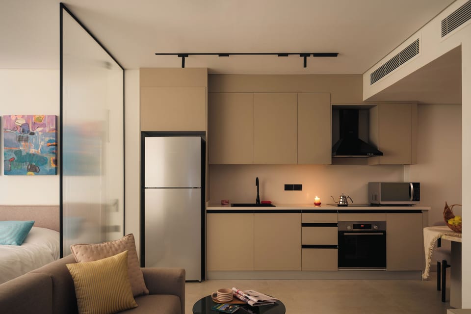 Studio, 1 Bedroom, City View | Private kitchen