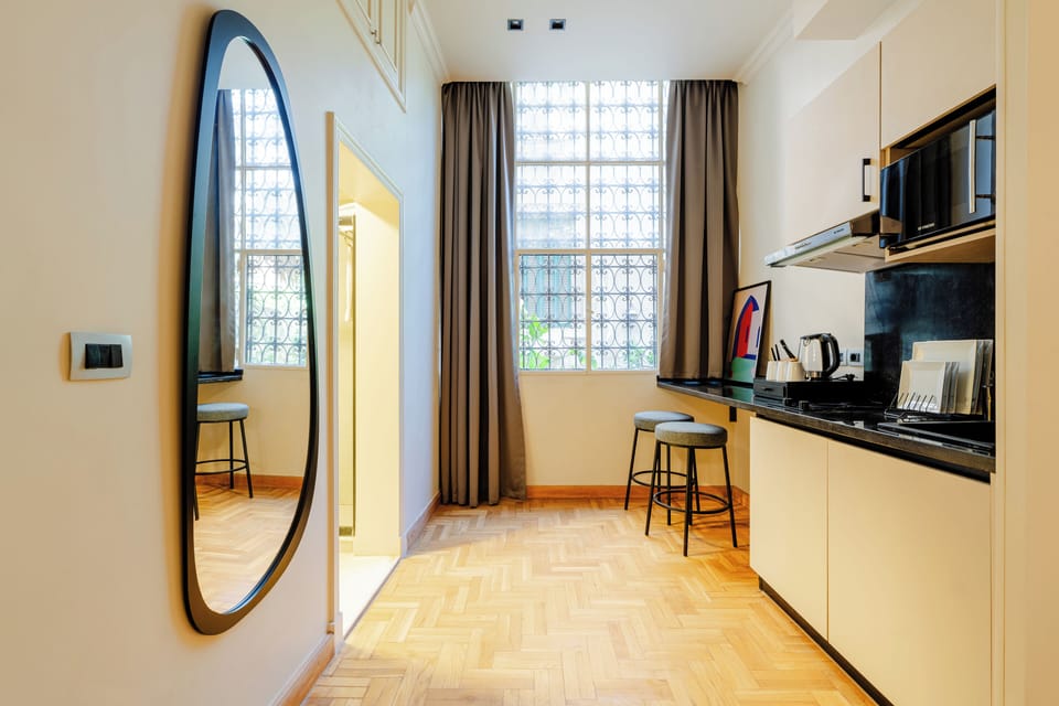 Deluxe Apartment, 1 Bedroom | Private kitchen | Electric kettle