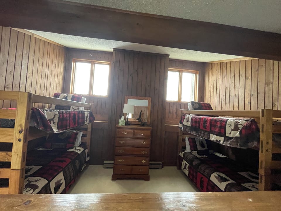 Upstairs Bunk Room Loft