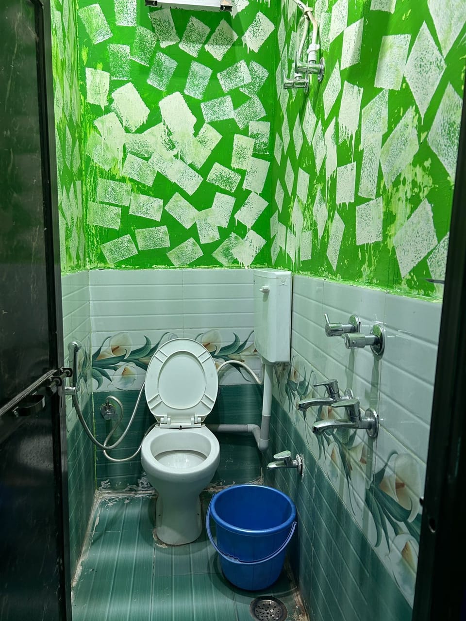 Shower, towels, soap, shampoo