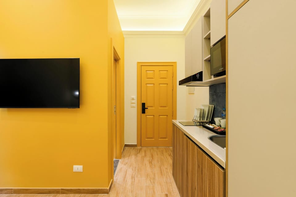 Deluxe Studio, Balcony | Living area