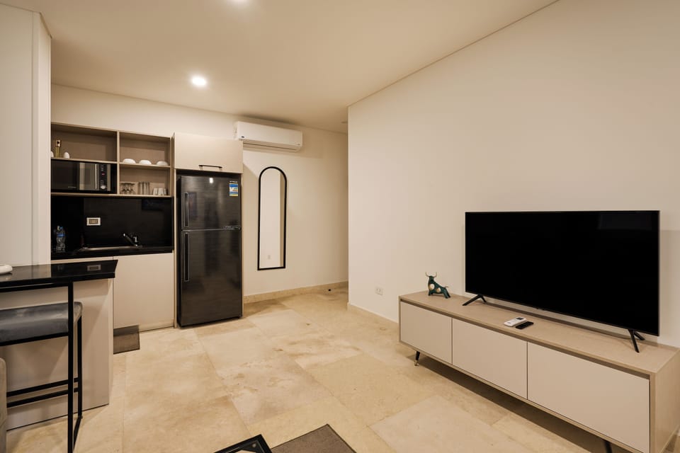 Apartment, 1 Bedroom, Courtyard View | Private kitchen | Fridge, microwave, stovetop, cookware/dishes/utensils