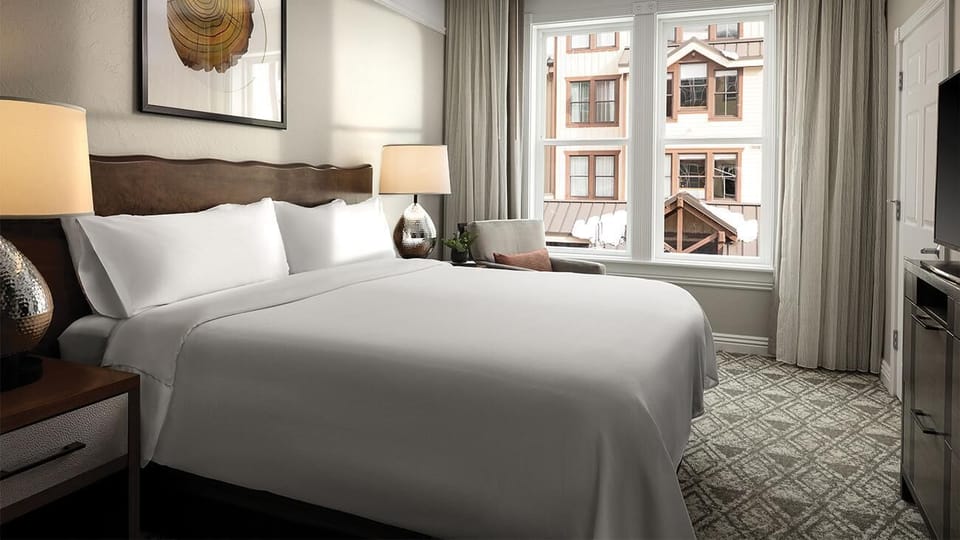 Master bedroom, King bed