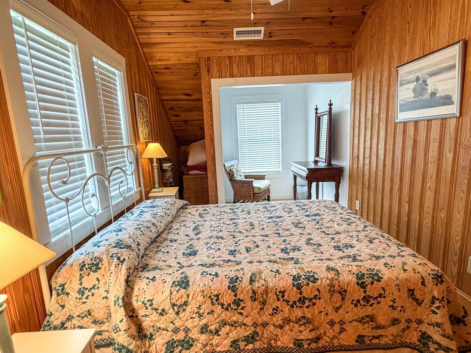 Queen Bedroom