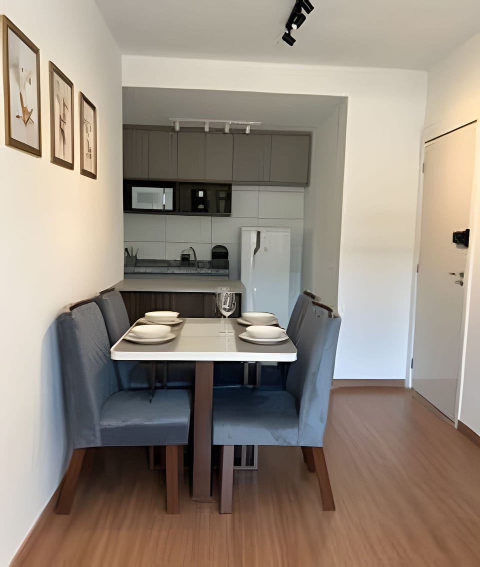 Basic Apartment | Dining